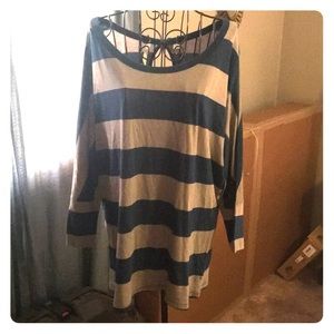 EUC Lauren Conrad super soft shirt
